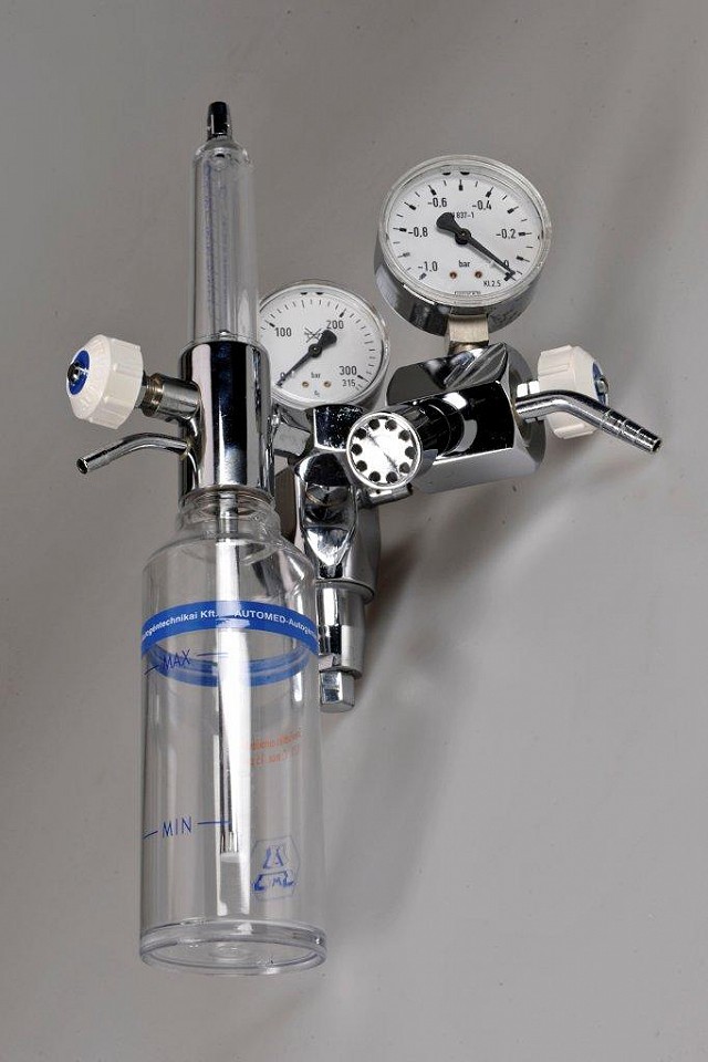 Kombinált oxigénadagolós és injektoros szívó