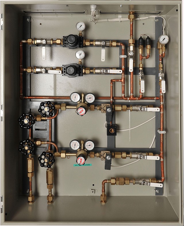 Oxigén és altatógáz elosztó szekrény