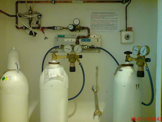 Oxigén és altatógáz palacktelep