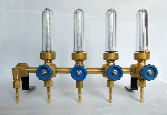Rotaméterrel ellátott elosztó (HAL-045)